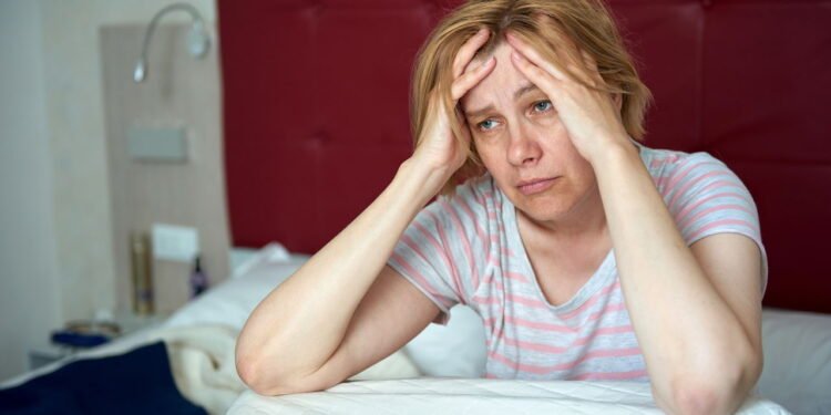 Por que dormir bem fica mais difícil depois dos 50 anos?