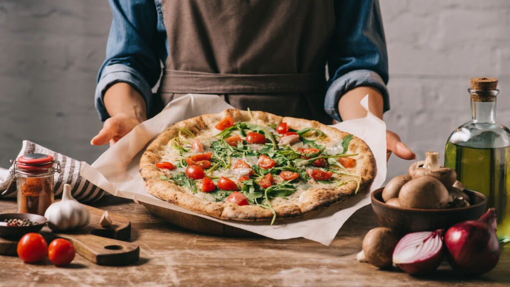 Você conhece a origem da pizza? Veja 5 curiosidades sobre um dos alimentos mais amados do mundo