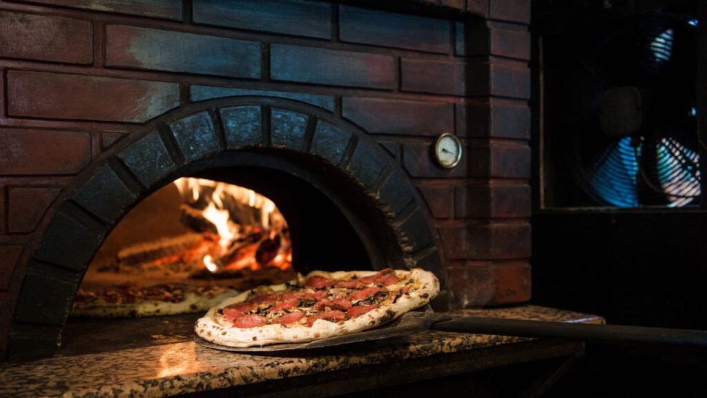 Você conhece a origem da pizza? Veja 5 curiosidades sobre um dos alimentos mais amados do mundo