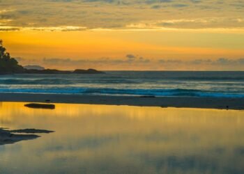 Essa praia escondida em SP virou o destino queridinho dos brasileiros