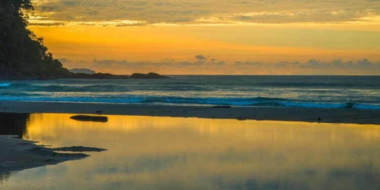 Essa praia escondida em SP virou o destino queridinho dos brasileiros