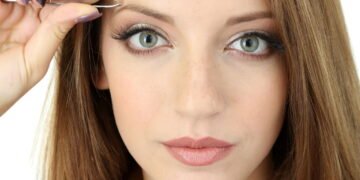 Por que a tendência das sobrancelhas finas está chamando tanta atenção em 2025