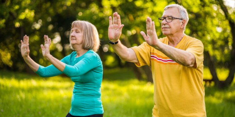 5 benefícios do Tai Chi para idosos com dificuldade de locomoção