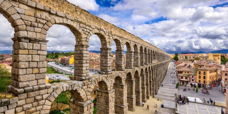 O monumento romano mais impressionante da Espanha tem 2 mil anos e ainda está de pé