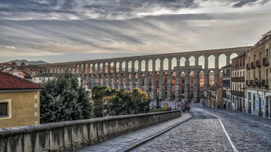 O monumento romano mais impressionante da Espanha tem 2 mil anos e continua de pé