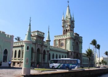 Conheça os castelos escondidos no Brasil que parecem ter saído da Europa