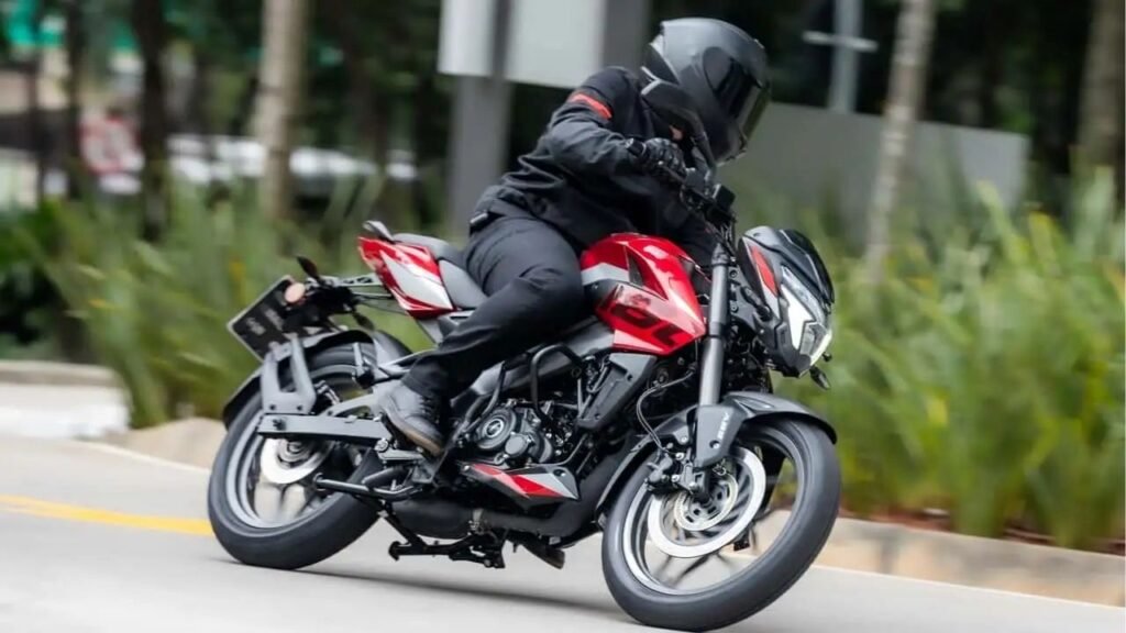 Bajaj inicia pré-venda de sua moto mais barata no Brasil focada no público profissional