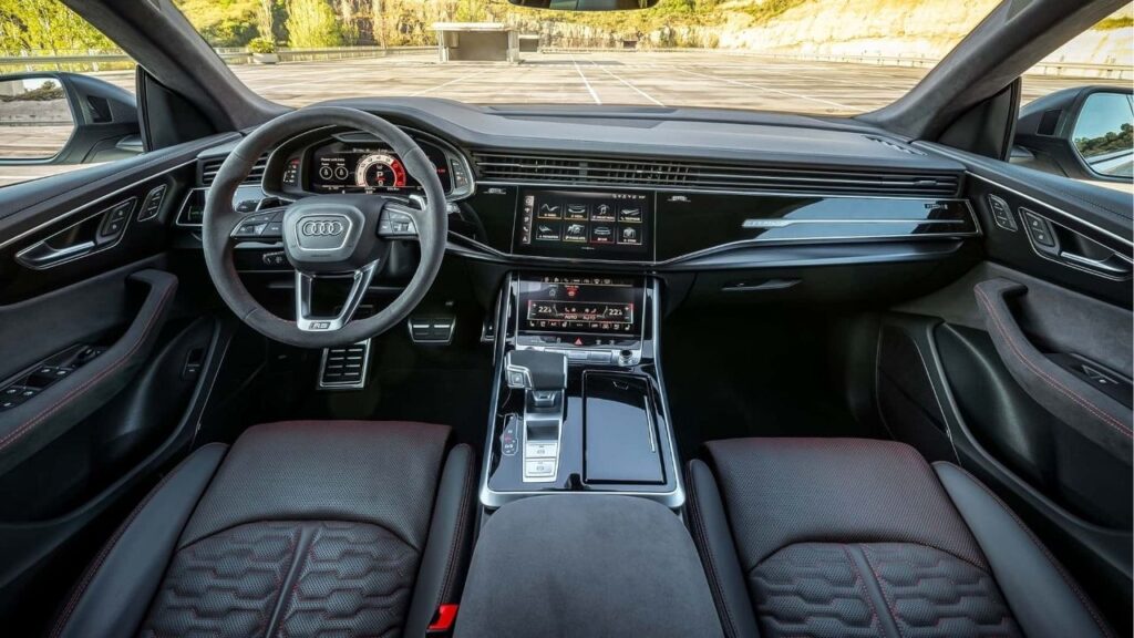 Muito luxo e brutalidade! Conheça a nova Audi RS Q8 Performance que chegará ao Brasil em 2025