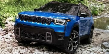 Novo Jeep Cherokee está de volta ao mercado com versões híbridas e 100% elétricas!