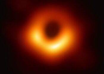 Entenda a complexidade por trás da primeira imagem de um buraco negro já feita