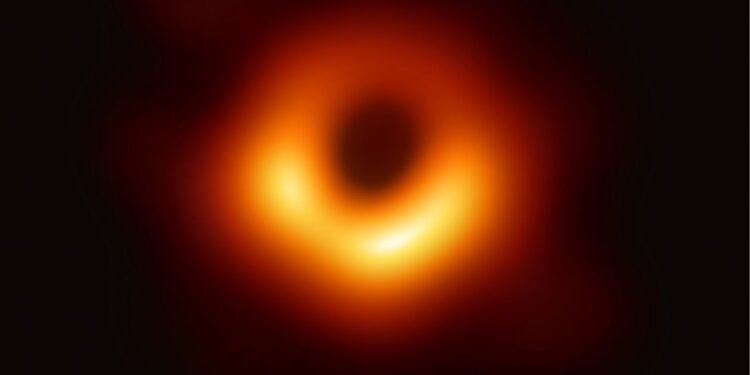 Entenda a complexidade por trás da primeira imagem de um buraco negro já feita