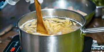 O poder 'oculto' da água do cozimento da massa; veja por que ela não deve ser desperdiçada