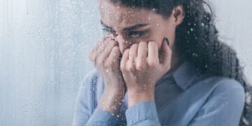 7 sinais de ansiedade silenciosa que passam despercebidos