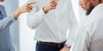 Funcionário ganha causa após sofrer ofensas sobre aparência dentro da empresa