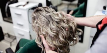 Cabelos curtos ganham brilho natural com nova tendência discreta