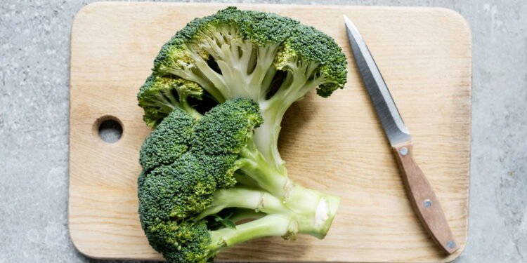 Horta doméstica de brócolis rende colheitas abundantes em 60 dias apenas