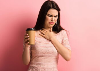 O café fake se espalhou pelos mercados e pode causar problemas de saúde