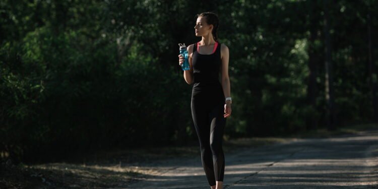 Caminhar 30 minutos por dia pode ser mais eficaz que remédios para a pressão alta