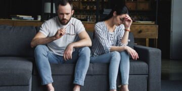 Os sinais de que sua relação está no piloto automático e como reanimá-la