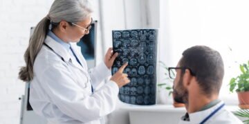 Dra. Katia Haranaka aponta os melhores antioxidantes para manter o cérebro jovem por mais tempo