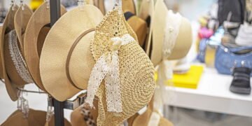 O acessório elegante que está bombando em casamentos e festas ao ar livre