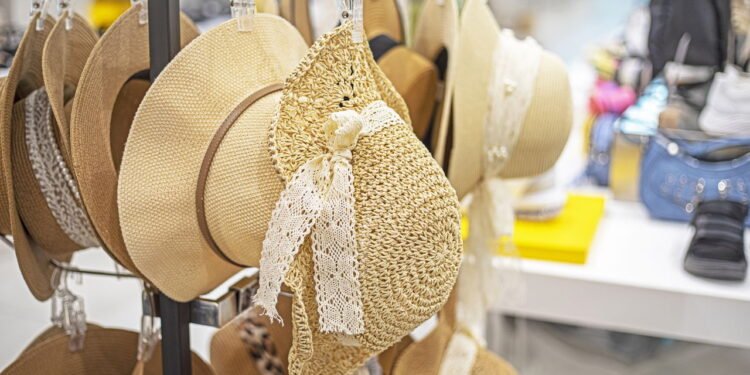 O acessório elegante que está bombando em casamentos e festas ao ar livre