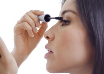 As melhores máscaras de farmácia para cílios ralos e sem volume