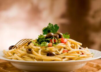 Seu jantar pode estar sabotando seu sono e seu metabolismo sem você saber