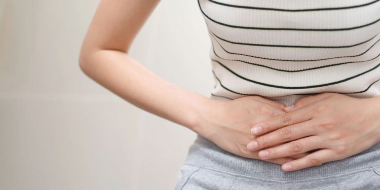 Mulher com sintomas de constipação - Créditos: depositphotos.com / Boytaro1428