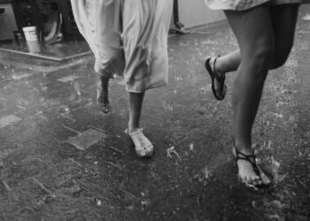 Prepare o guarda-chuva e o casaco, a frente fria está chegando com força