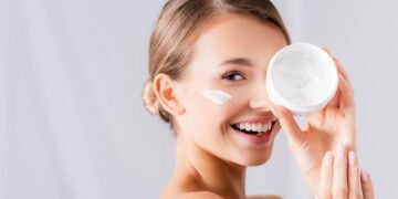 O creme que parece maquiagem mas trata sua pele o dia todo
