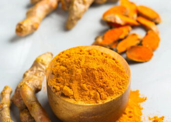 Como plantar cúrcuma em casa e colher um tempero cheio de benefícios