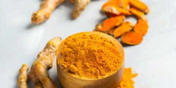 Como plantar cúrcuma em casa e colher um tempero cheio de benefícios