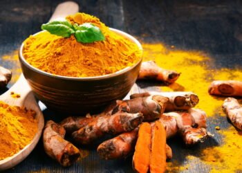 Como plantar cúrcuma em casa e colher um tempero cheio de benefícios