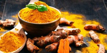 Como plantar cúrcuma em casa e colher um tempero cheio de benefícios