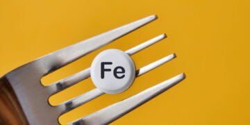 Os 6 sintomas silenciosos que revelam deficiência de ferro no seu corpo