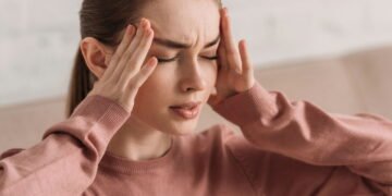 Médico: “Comer fora frequentemente pode ser um gatilho silencioso para crises de enxaqueca”