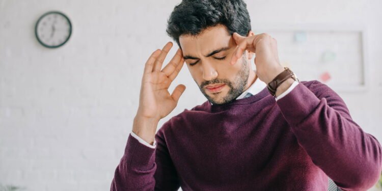 Os hábitos mais perigosos que causam dor de cabeça sem você perceber