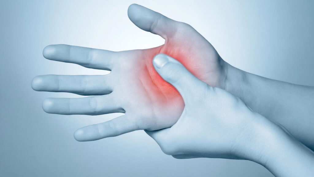 A melhor forma de evitar dor nas mãos ao usar celular e PC