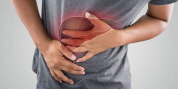 Se você sente isso à noite, seu fígado pode estar dando sinais de alerta