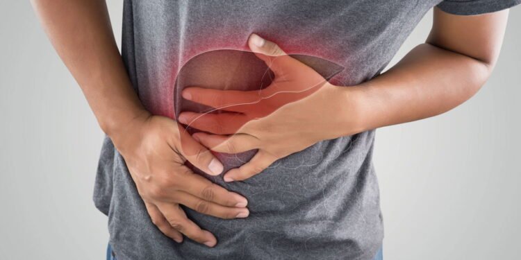 Se você sente isso à noite, seu fígado pode estar dando sinais de alerta