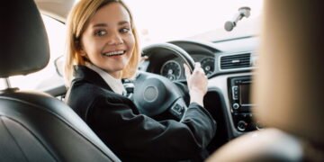 Abaixar o som ao estacionar pode parecer bobo mas tem um motivo poderoso