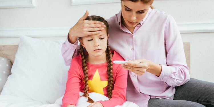 Criança com febre - Créditos: depositphotos.com / IgorVetushko