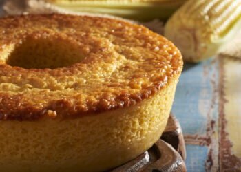 Bolo de milho fofinho, molhadinho e sem trigo que dá certo