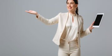 Por que algumas pessoas gesticulam tanto ao se comunicar?