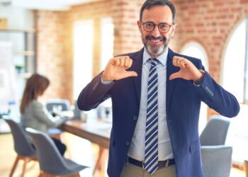 Por que algumas pessoas gesticulam tanto ao se comunicar?