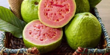 5 motivos para comer goiaba vermelha todos os dias