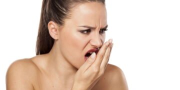 Seu hálito diz muito sobre seu fígado e este suco poderoso pode ser a solução