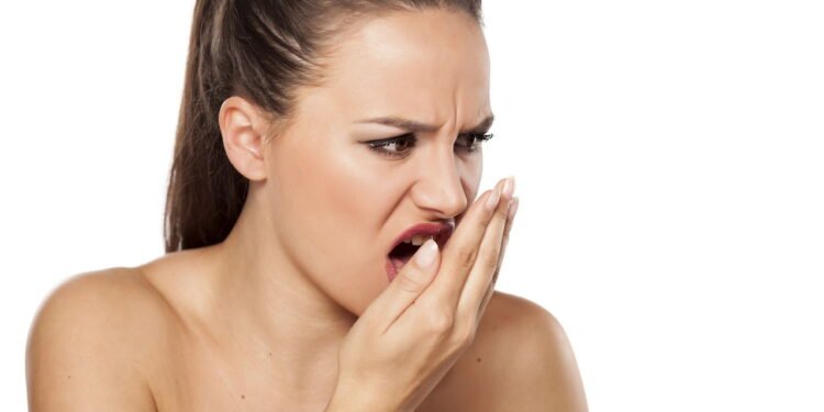 Seu hálito diz muito sobre seu fígado e este suco poderoso pode ser a solução