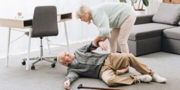 Evite quedas e fraturas com esses alimentos essenciais aos 50